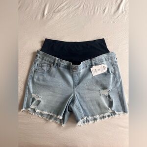 Time and Tru Light Wash Maternity Jean Shorts with  Blue Waistband Size 20(XXL).